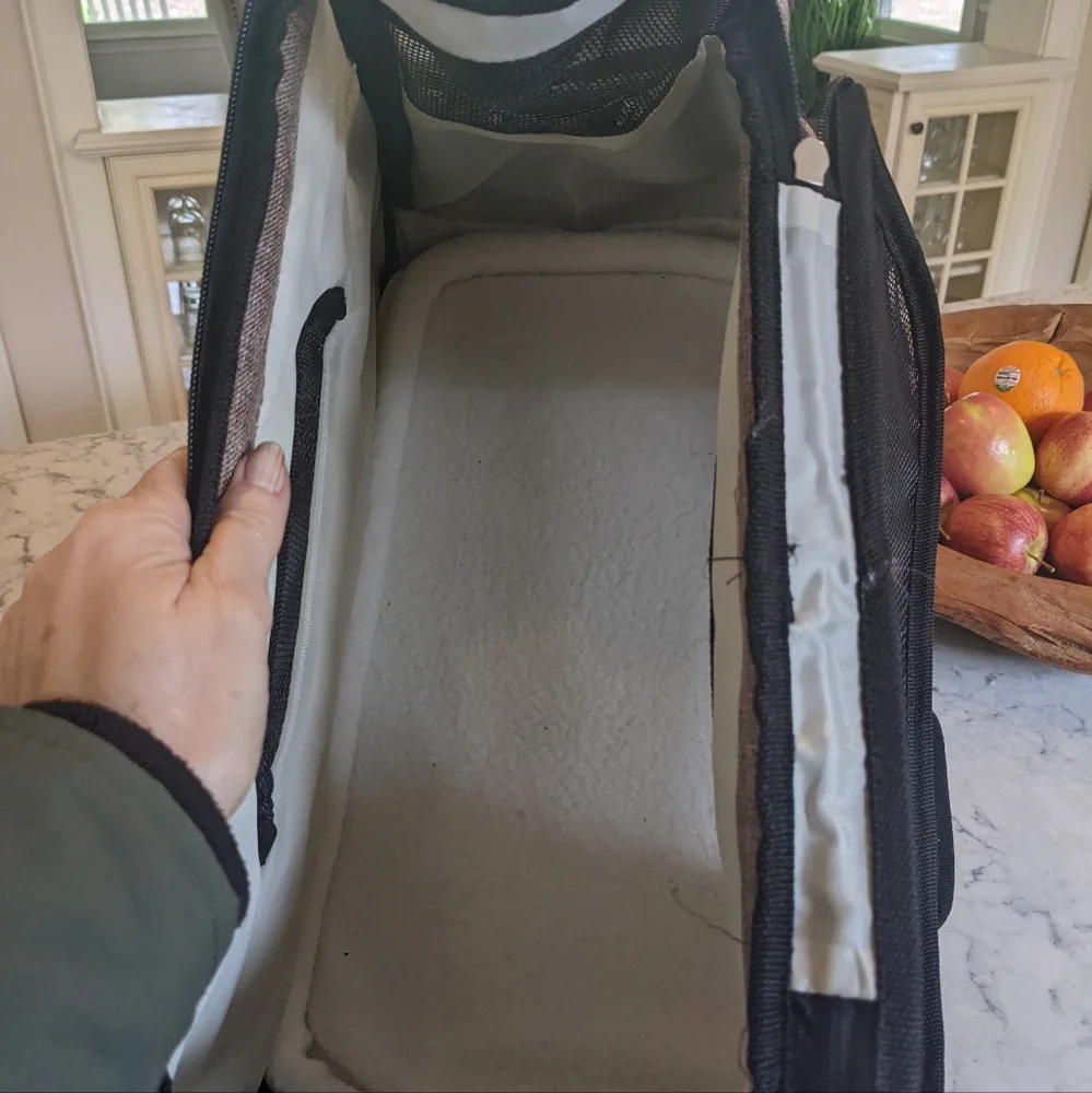 Pet carrier